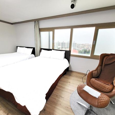 Top Island Hotel Jeju Bagian luar foto