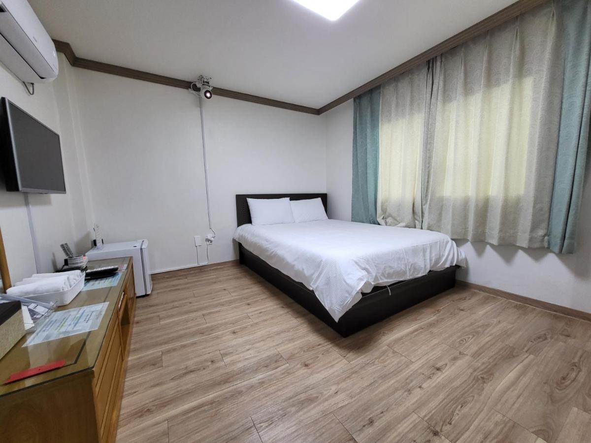Top Island Hotel Jeju Bagian luar foto