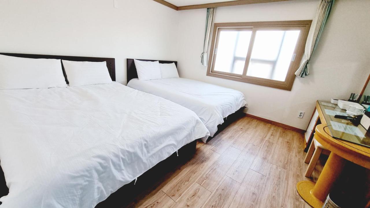 Top Island Hotel Jeju Bagian luar foto