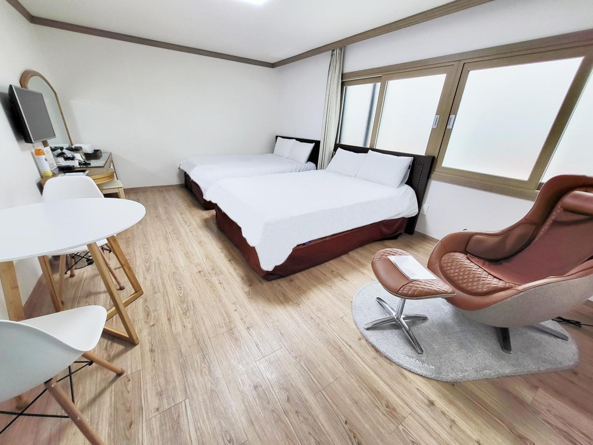Top Island Hotel Jeju Bagian luar foto